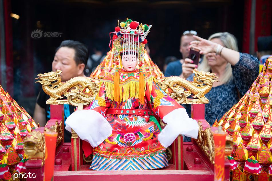 教育:微信附近的人服务能信吗