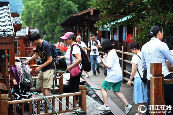 邮政快递:qq上约的人到付款是真的吗