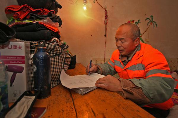 影视制作行业:1个小时三百块钱