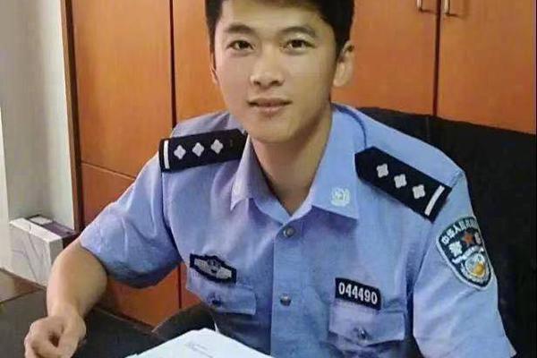 机床——找个模特多少钱,模特招人一小时200真的假的