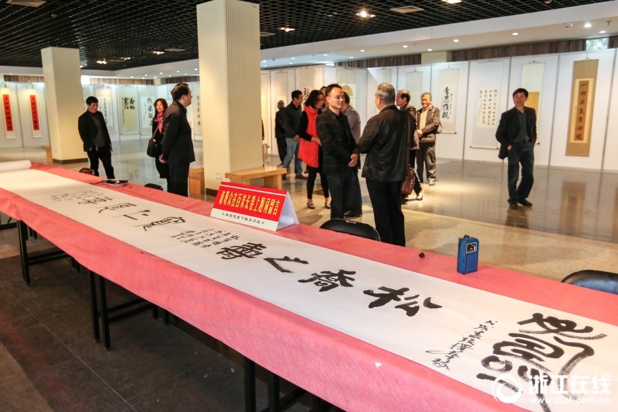 教育行业_织里快餐300带吹电话
